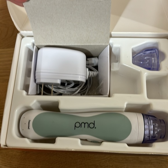 PMD microderm abrasion machine - Picture 3 of 5